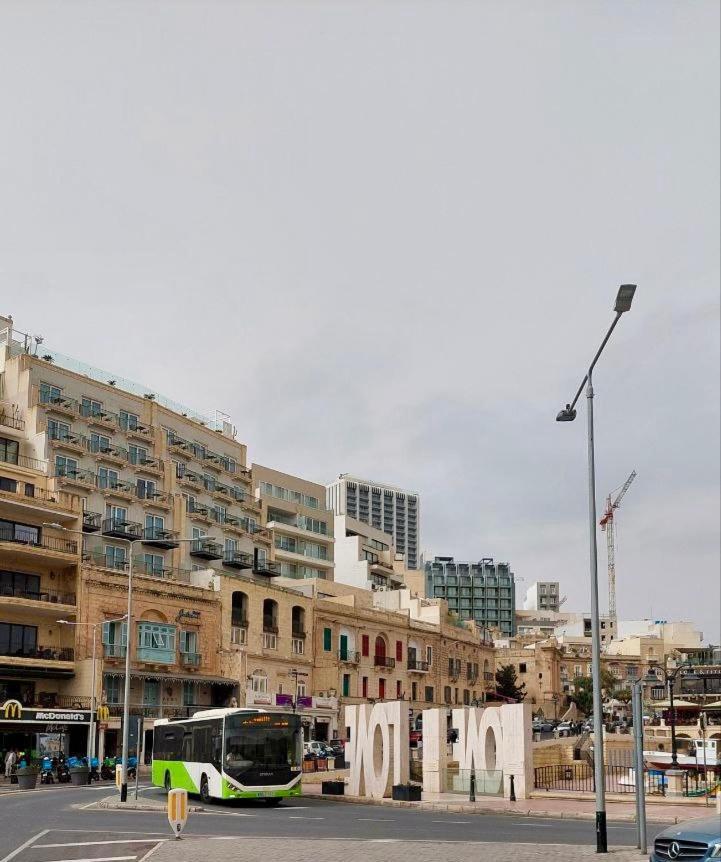 Malta Crown Guesthouse San Ġiljan Buitenkant foto