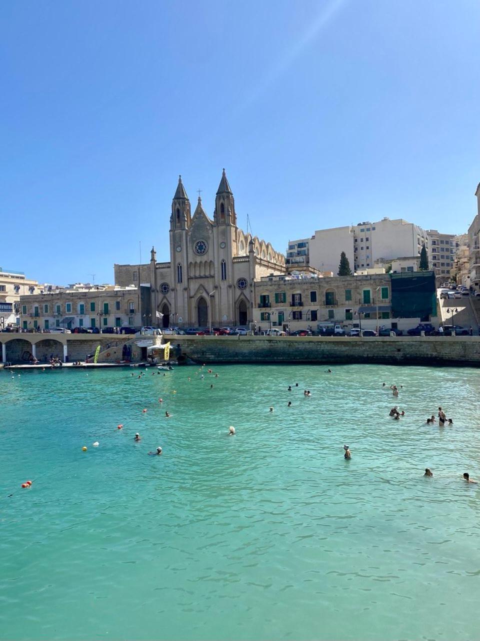 Malta Crown Guesthouse San Ġiljan Buitenkant foto