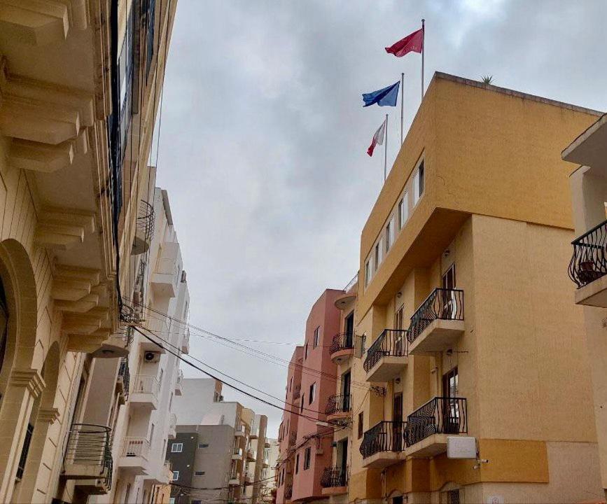 Malta Crown Guesthouse San Ġiljan Buitenkant foto