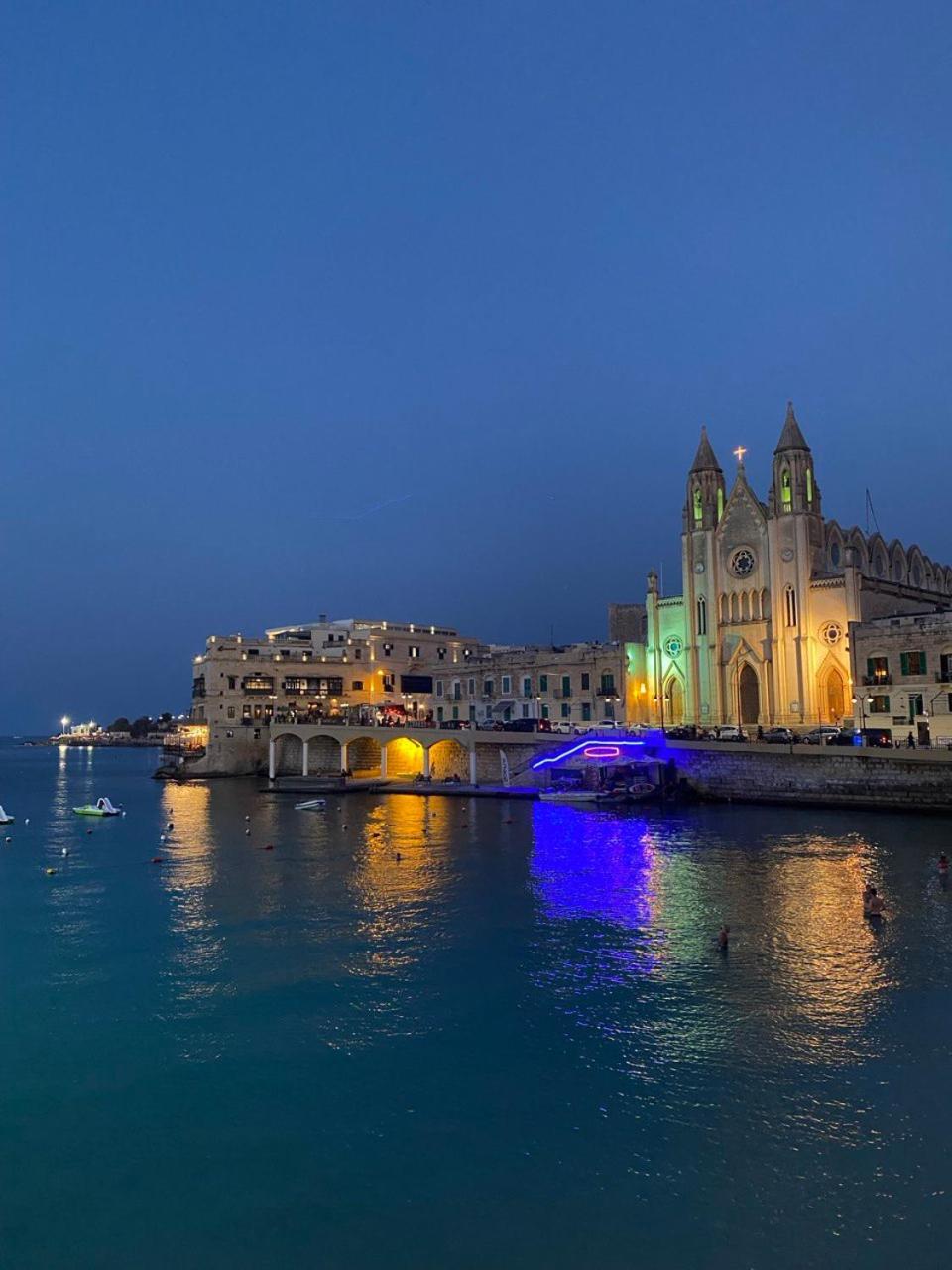 Malta Crown Guesthouse San Ġiljan Buitenkant foto