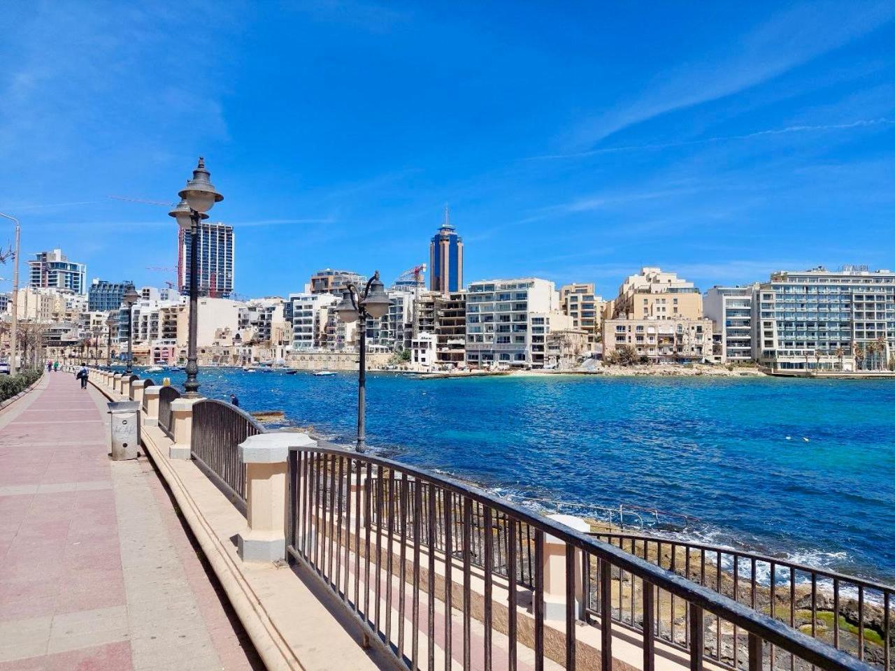 Malta Crown Guesthouse San Ġiljan Buitenkant foto