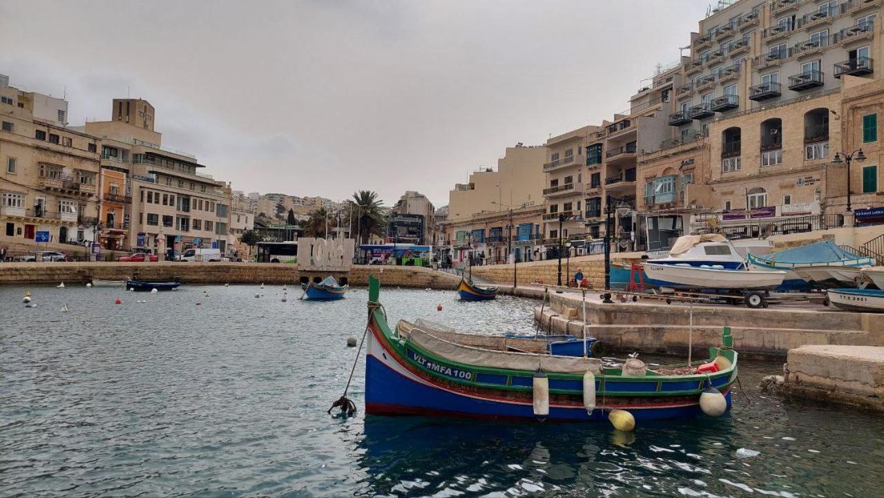 Malta Crown Guesthouse San Ġiljan Buitenkant foto