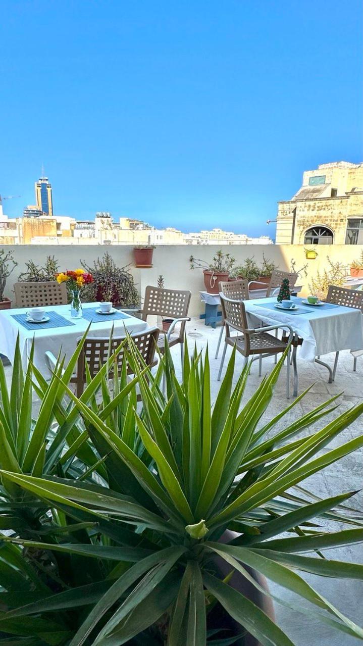 Malta Crown Guesthouse San Ġiljan Buitenkant foto