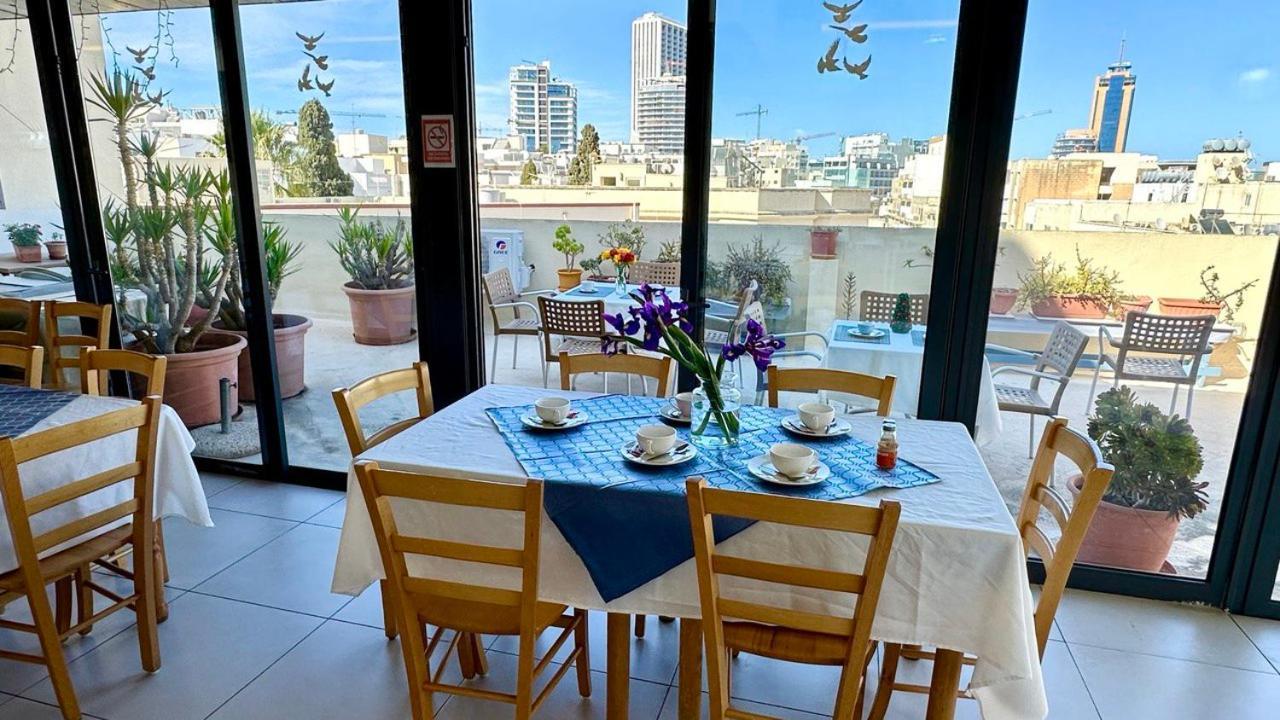 Malta Crown Guesthouse San Ġiljan Buitenkant foto